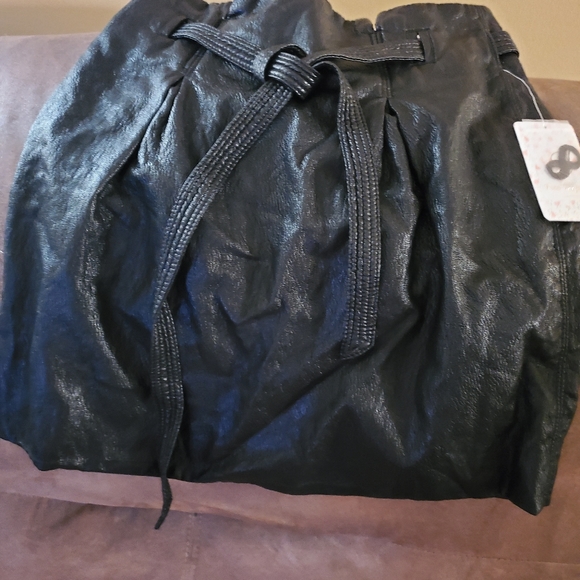 Free people. Sz 0. Faux leather skirt. - Picture 6 of 15